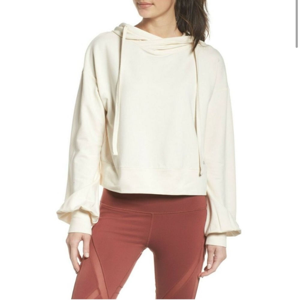 NWOT alo social long sleeve with hood!
